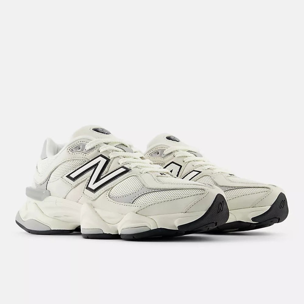 9060 Sneakers